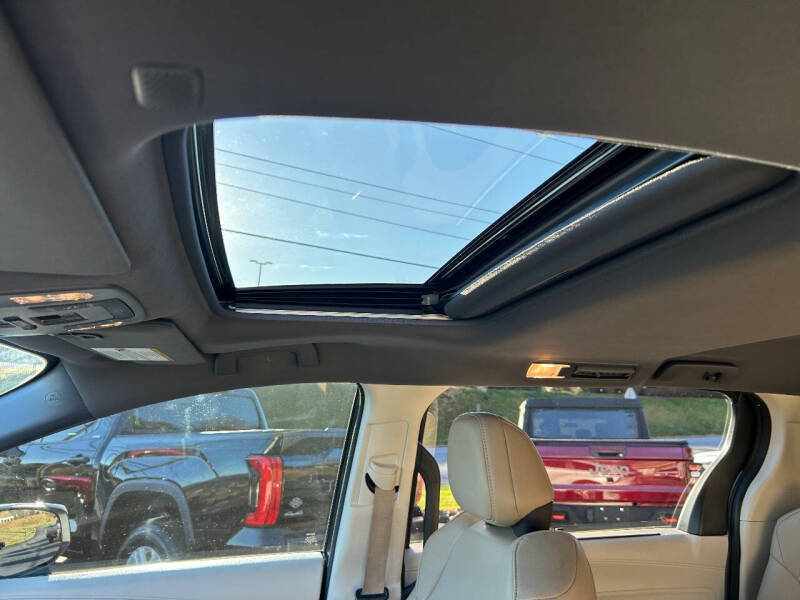 2022 Toyota Sienna XLE 8-Passenger