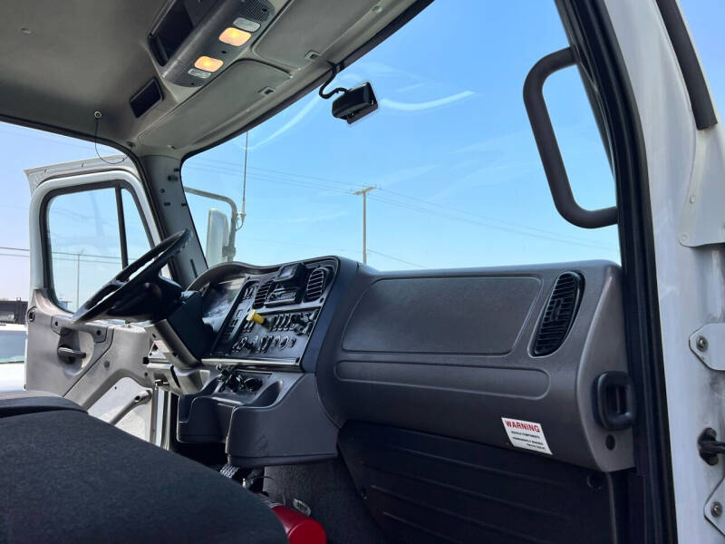 2017 Freightliner M2 106