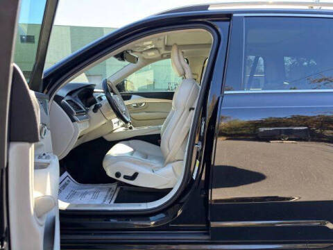 2018 Volvo XC90 T6 Momentum