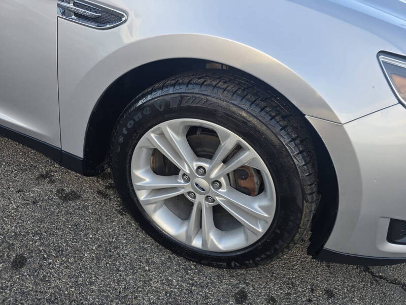 2016 Ford Taurus SE
