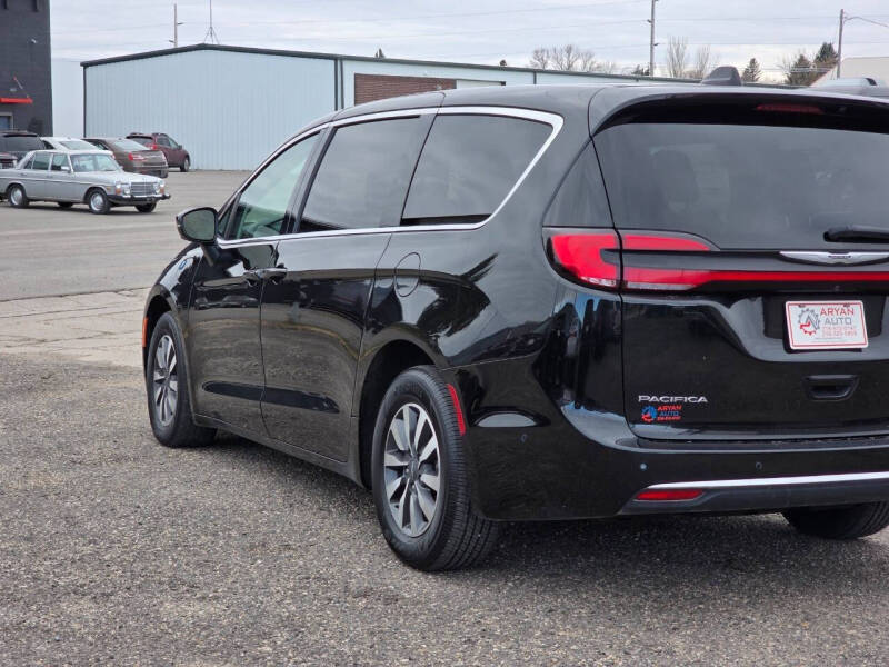 2023 Chrysler Pacifica Plug-In Hybrid Touring L