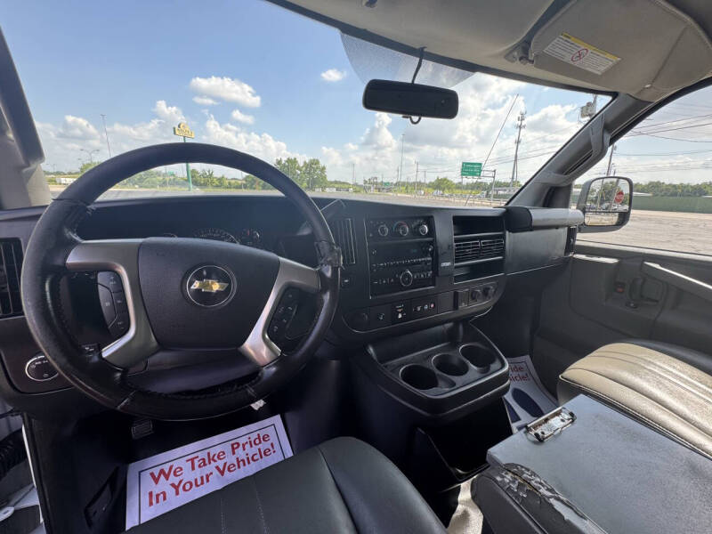 Image 8 of 2017 Chevrolet Express 3500
