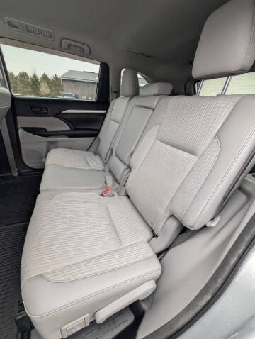 2016 Toyota Highlander LE