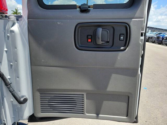 2025 Chevrolet Express LT 3500