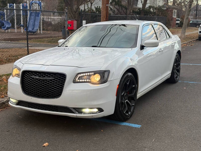 2017 Chrysler 300 S photo 3