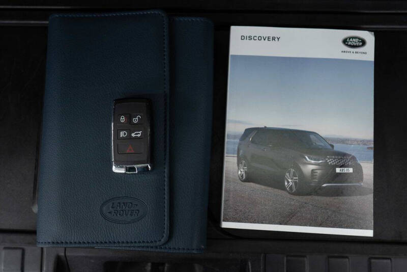 2023 Land Rover Discovery P300 S R-Dynamic