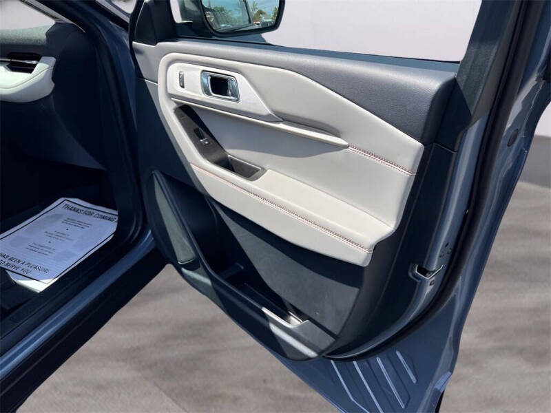 2025 Ford Explorer Active