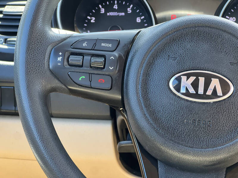 2015 Kia Sedona LX