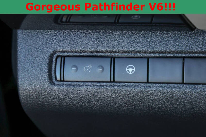 2022 Nissan Pathfinder SV