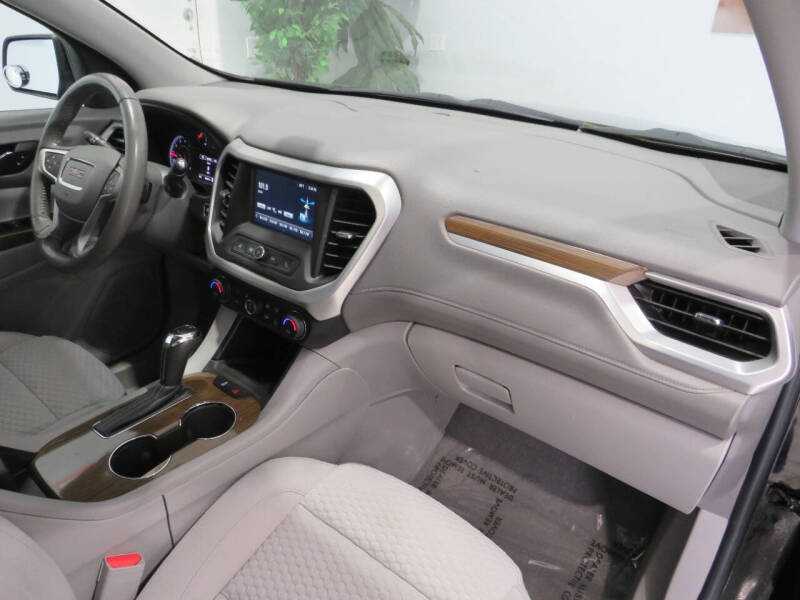 2017 GMC Acadia SLE-1