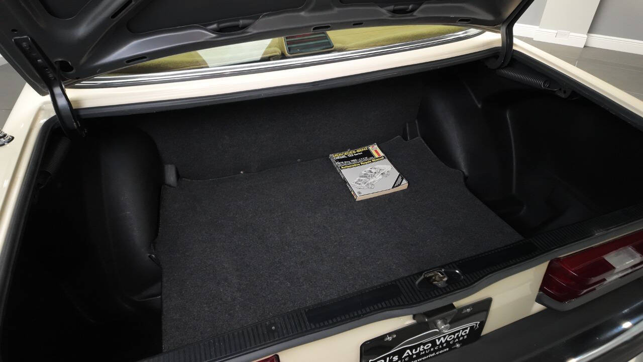 1983 Mercedes-Benz 240-Class 67