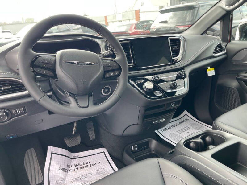 2026 Chrysler Pacifica Select