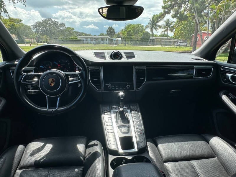 2017 Porsche Macan Turbo