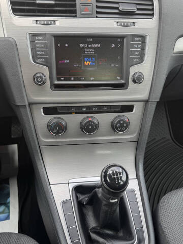 2016 Volkswagen Golf TSI S