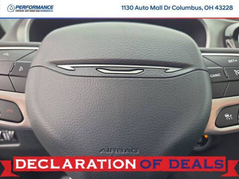 2027 Chrysler Pacifica Select