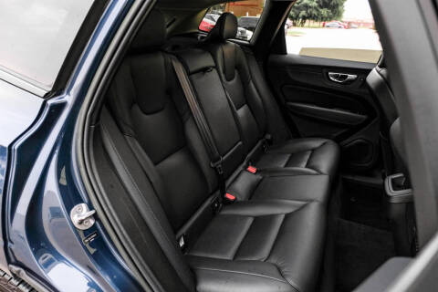 2023 Volvo XC60 B5 Plus Dark Theme