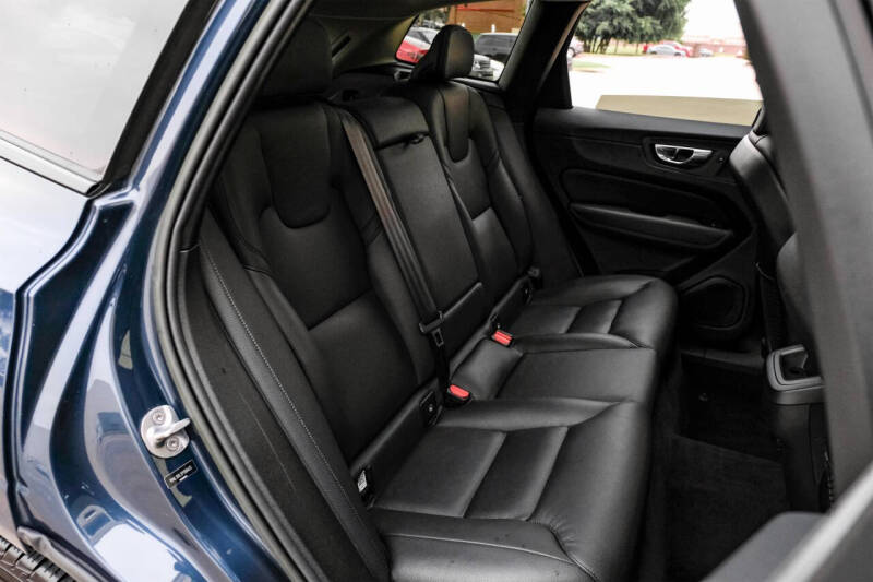 2023 Volvo XC60 B5 Plus Dark Theme