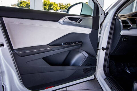 2025 Volkswagen Taos SE