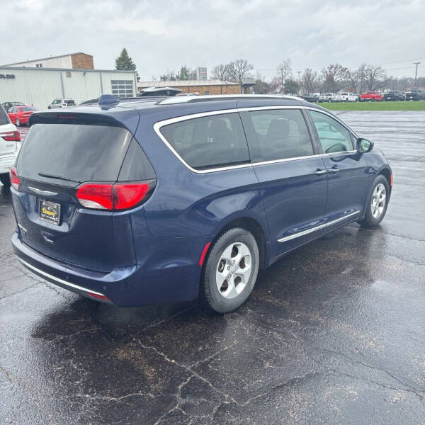 2017 Chrysler Pacifica Touring-L Plus