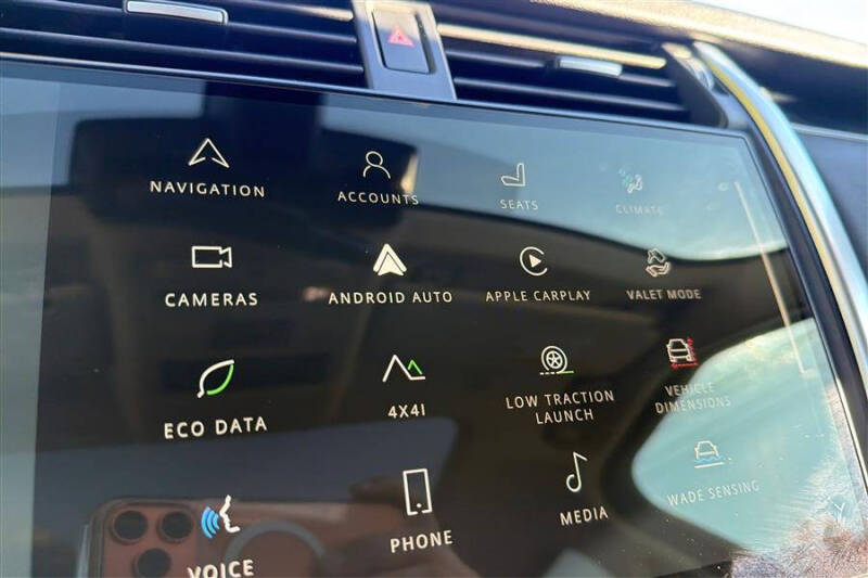 2024 Land Rover Discovery P300 S