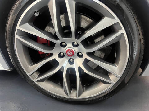 2017 Jaguar F-TYPE R