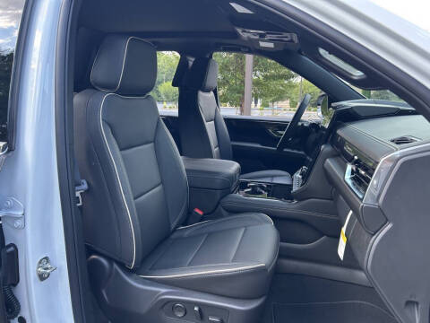 2025 GMC Yukon Elevation