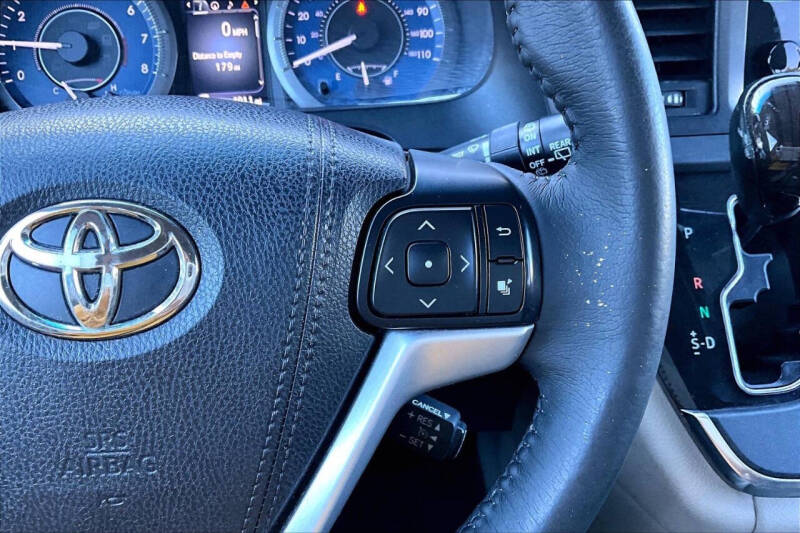 2017 Toyota Sienna XLE 8-Passenger