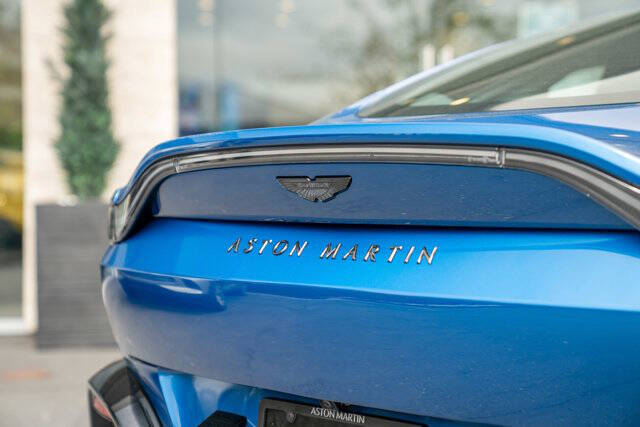 2022 Aston Martin Vantage 8