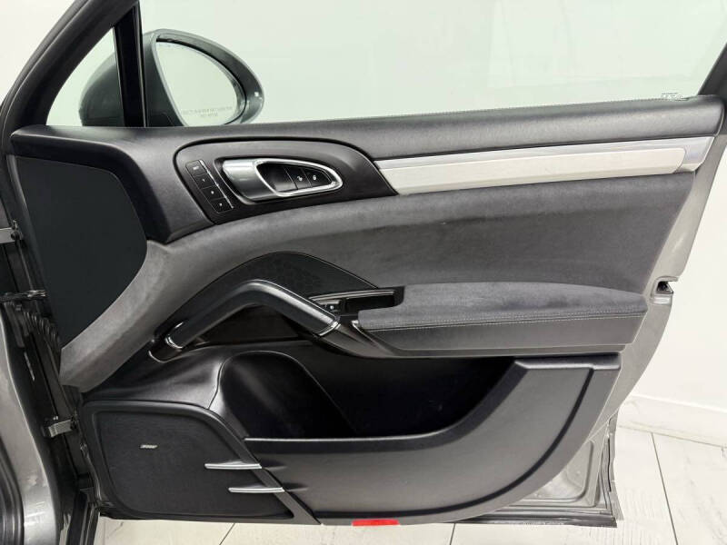 2016 Porsche Cayenne GTS