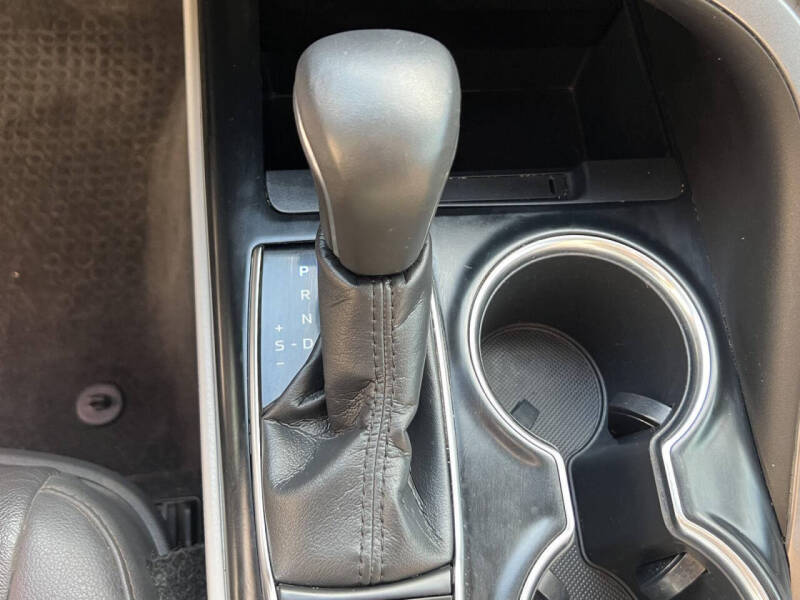 2019 Toyota Camry Hybrid XLE