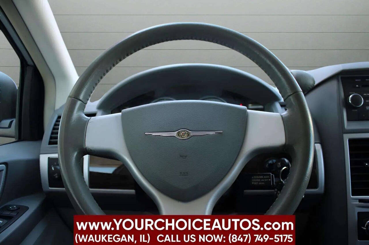 ChryslerTown and Country31