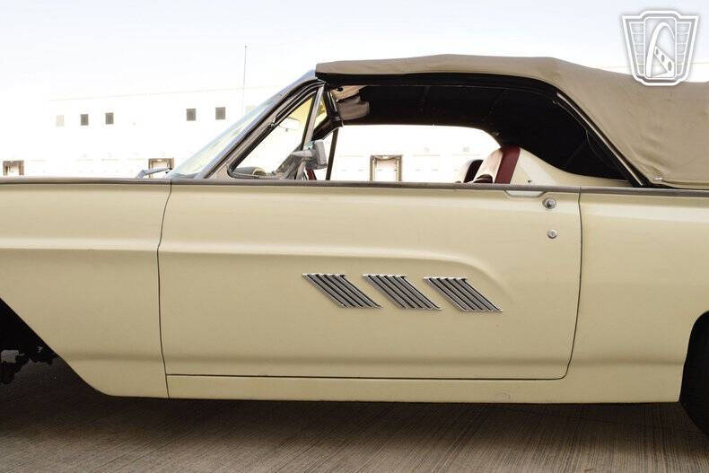 1963 Ford Thunderbird