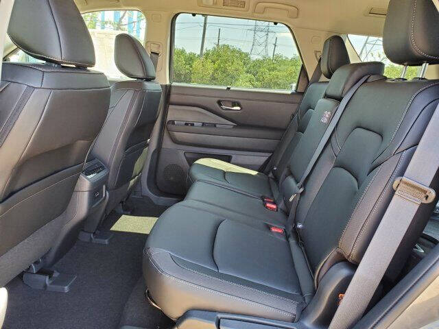 2024 Nissan Pathfinder SL