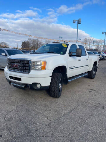 2011 GMC Sierra 2500HD for sale at R&R Car Company in Mount Clemens MI