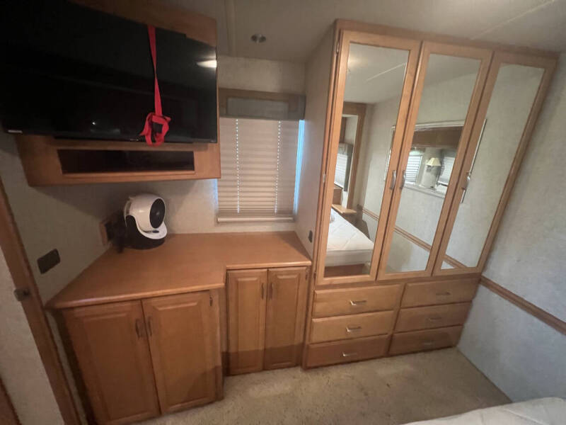 2007 Winnebago Adventurer