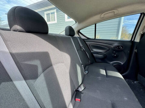 2015 Nissan Versa 1.6 S Plus