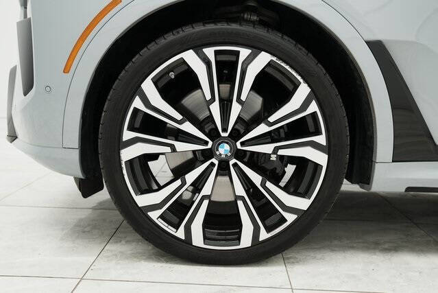 2024 BMW X7 M60i