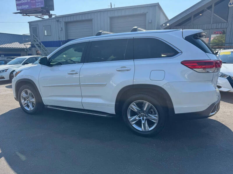 2017 Toyota Highlander