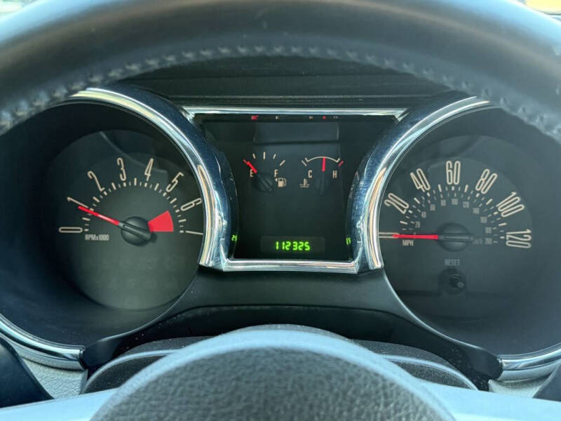 2005 Ford Mustang V6 Deluxe
