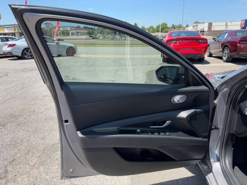 2024 Hyundai Elantra SE