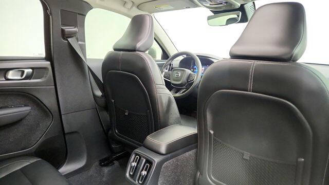 2025 Volvo XC40 B5 Plus Bright Theme