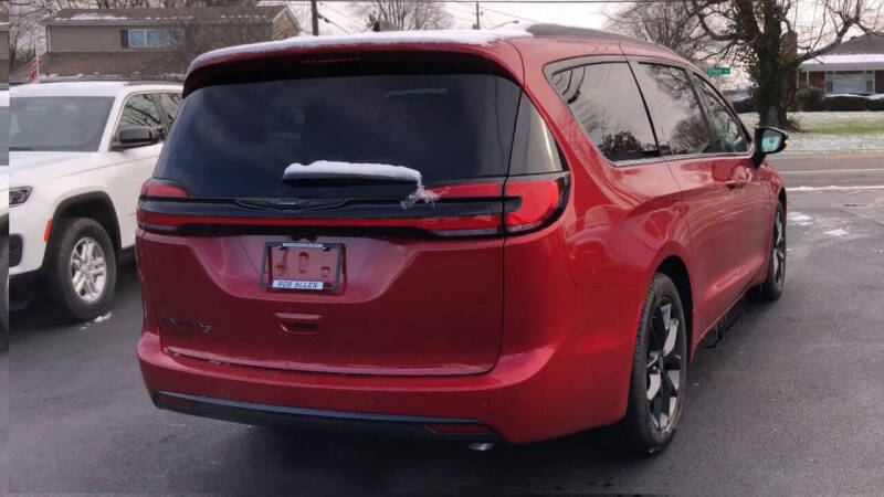 2026 Chrysler Pacifica Select