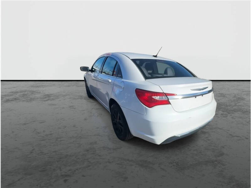 2014 Chrysler 200 LX