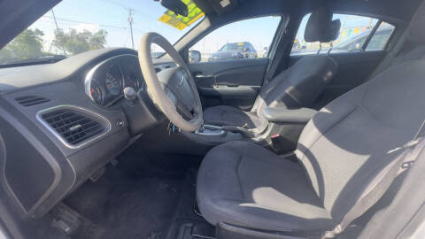 2013 Chrysler 200 LX