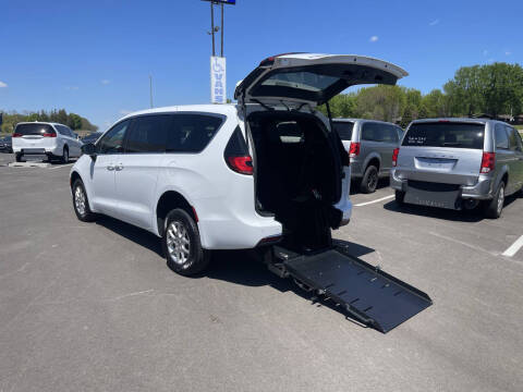 2025 Chrysler Pacifica Select