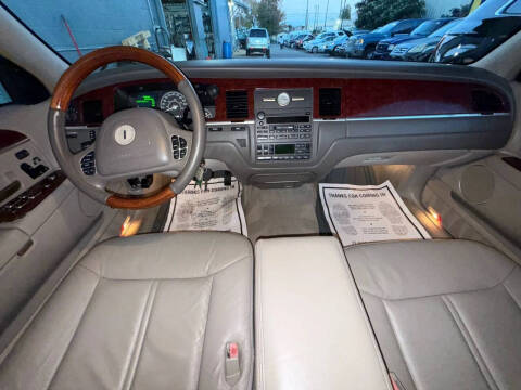2004 Lincoln Town Car Ultimate