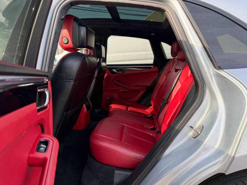 2017 Porsche Macan Turbo