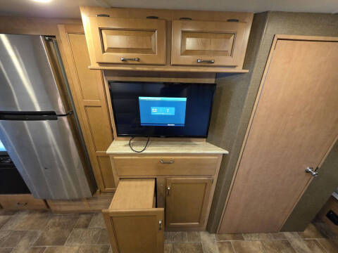 2016 Thor Motor Coach Hurricane