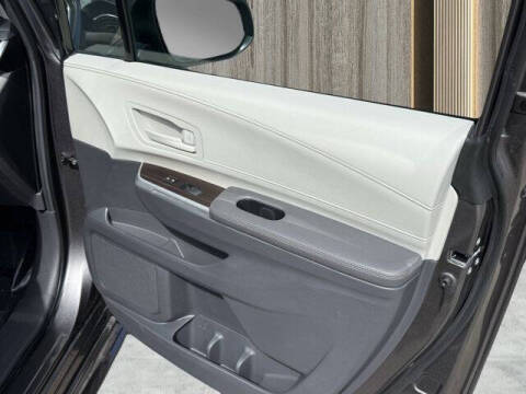 2024 Toyota Sienna LE 8-Passenger