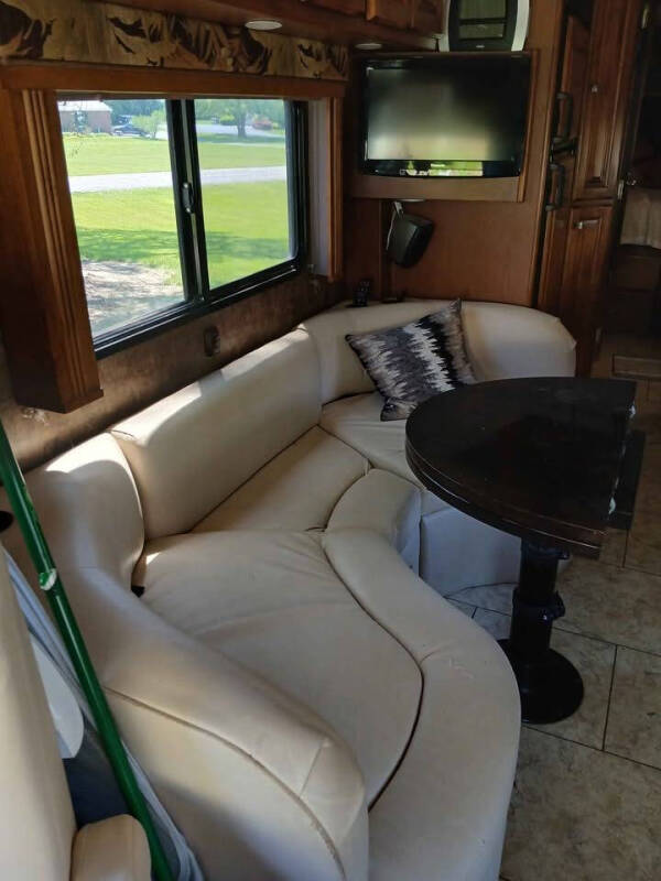 2011 Tiffin Allegro Breeze 28BR